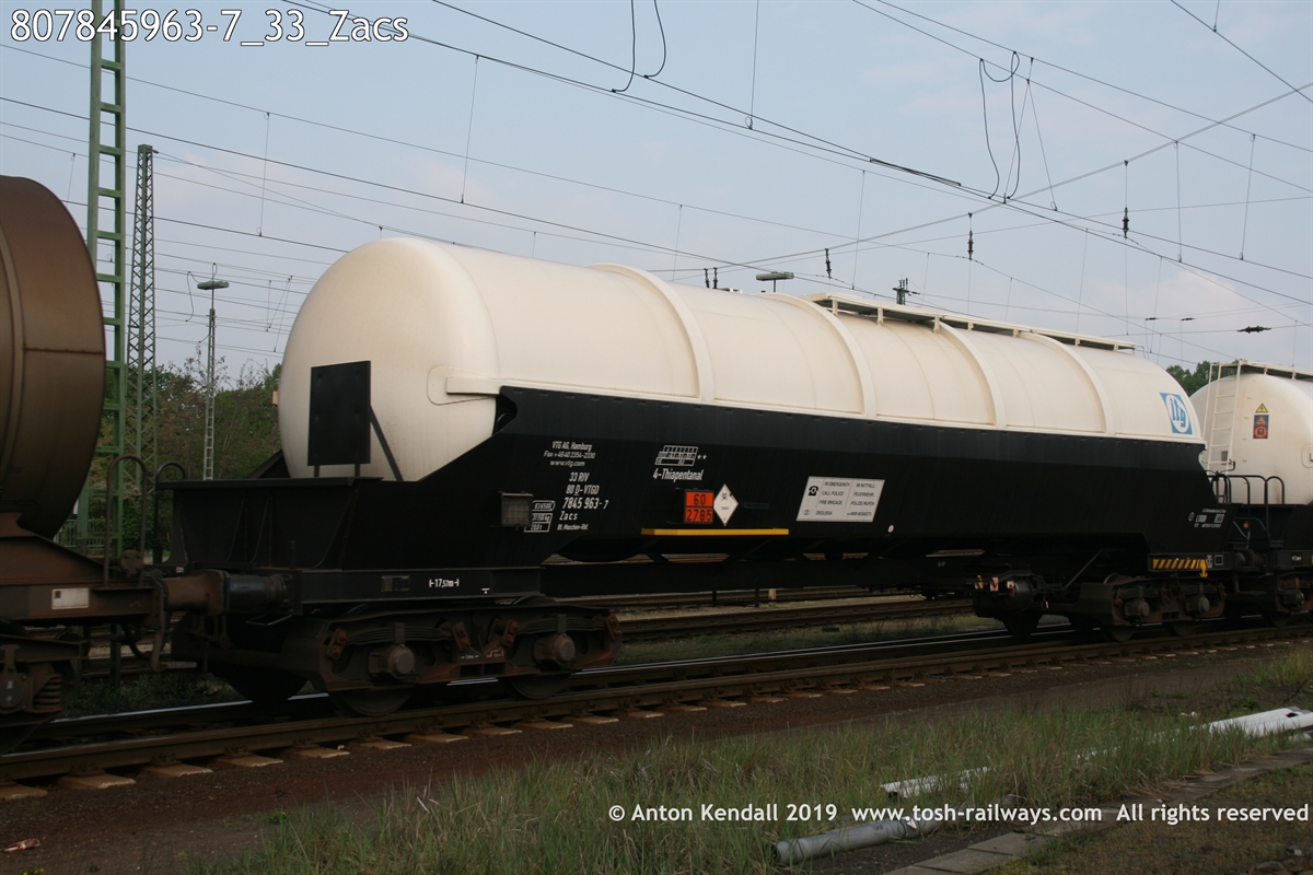 807845963-7_33_Zacs.JPG